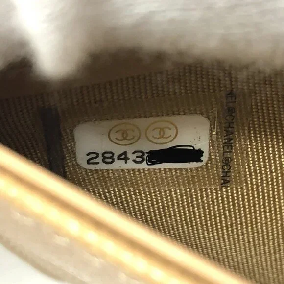 CHANEL Authentic Cream Caviar Leather Wallet - Picture 10 of 12